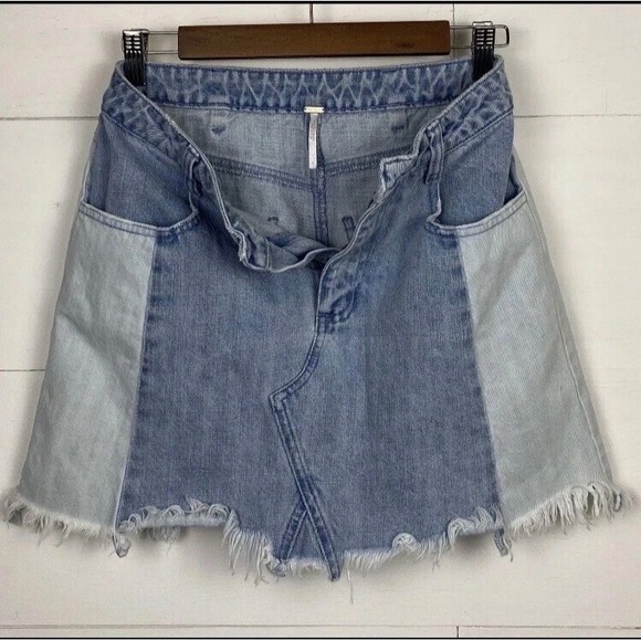 Free People Skirt Womens 4 Mini Jean Blue 2-Tone Denim Patchwork Raw Hem Y2K - Picture 7 of 8